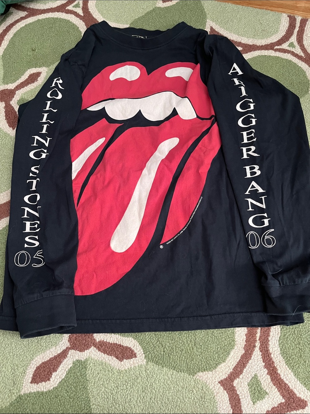 Vintage the Rolling Stones Black Long-Sleeve Tee with Red & White Tongue Graphic